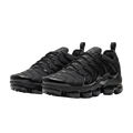 Nike VaporMax Plus Black - kärki vasemmalle